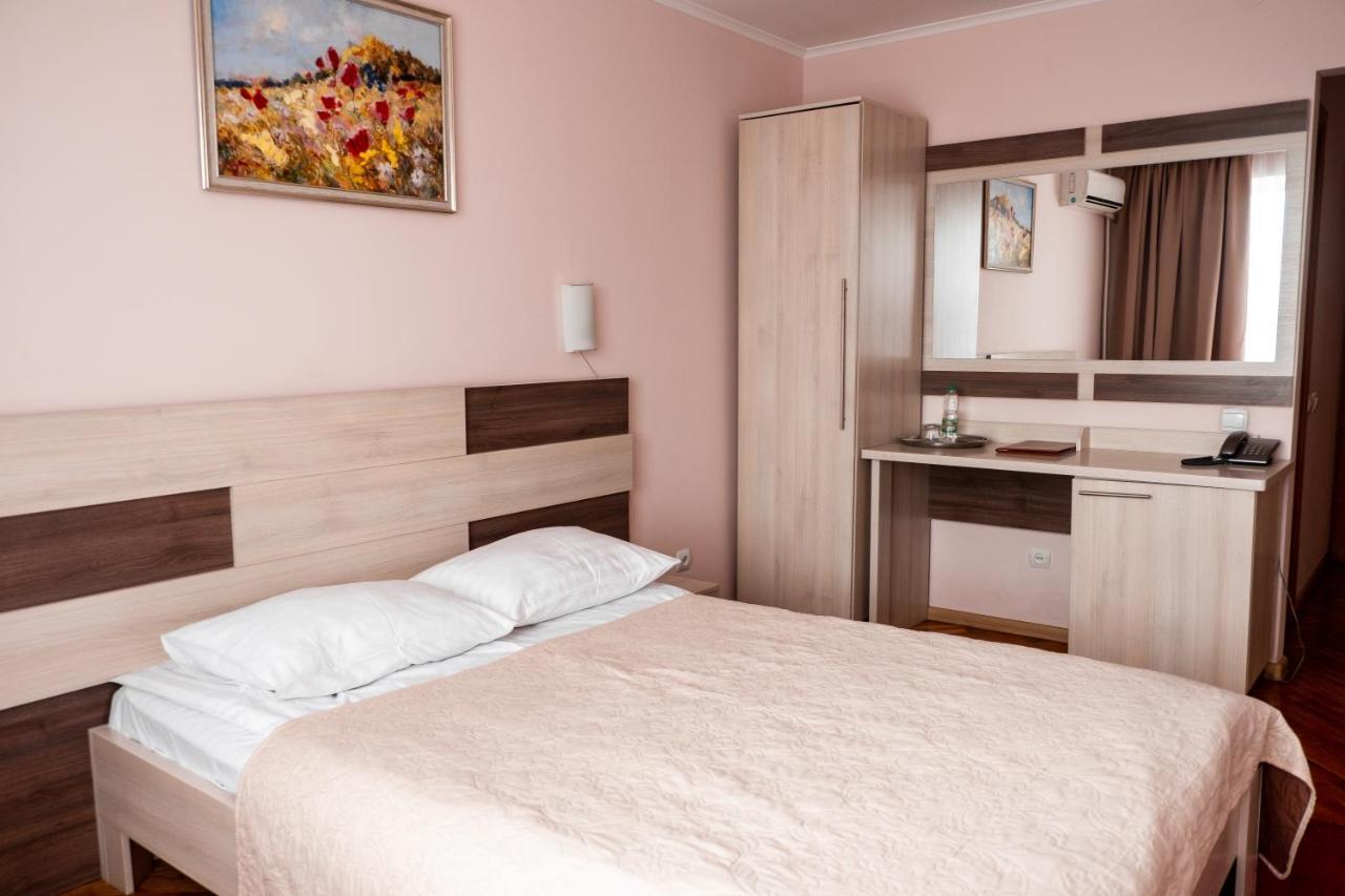Hotel Halychyna Ternopil Exterior foto