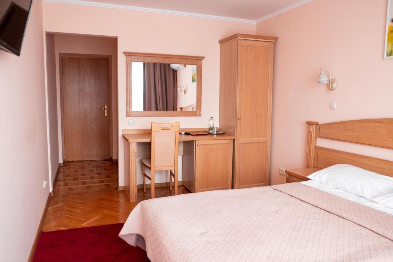 Hotel Halychyna Ternopil Exterior foto